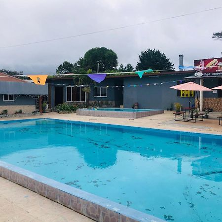 Isabella Hostel And Pool Alto Boquete Екстериор снимка